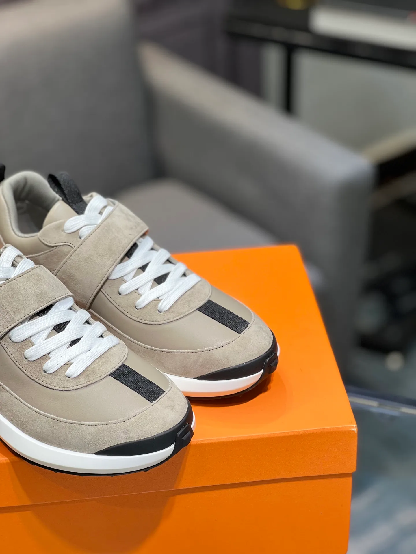 Men's shoes 💰600 Actual photos 🎬 [Hermès] Couple style, official website synchronization Counter quality French Paris catwalk style Simple and classic Imported original fabric Original 1:1 outsole! The highest version on the market! Size: Female 35-41. Male 39-45 (female 41, male 45 customized)